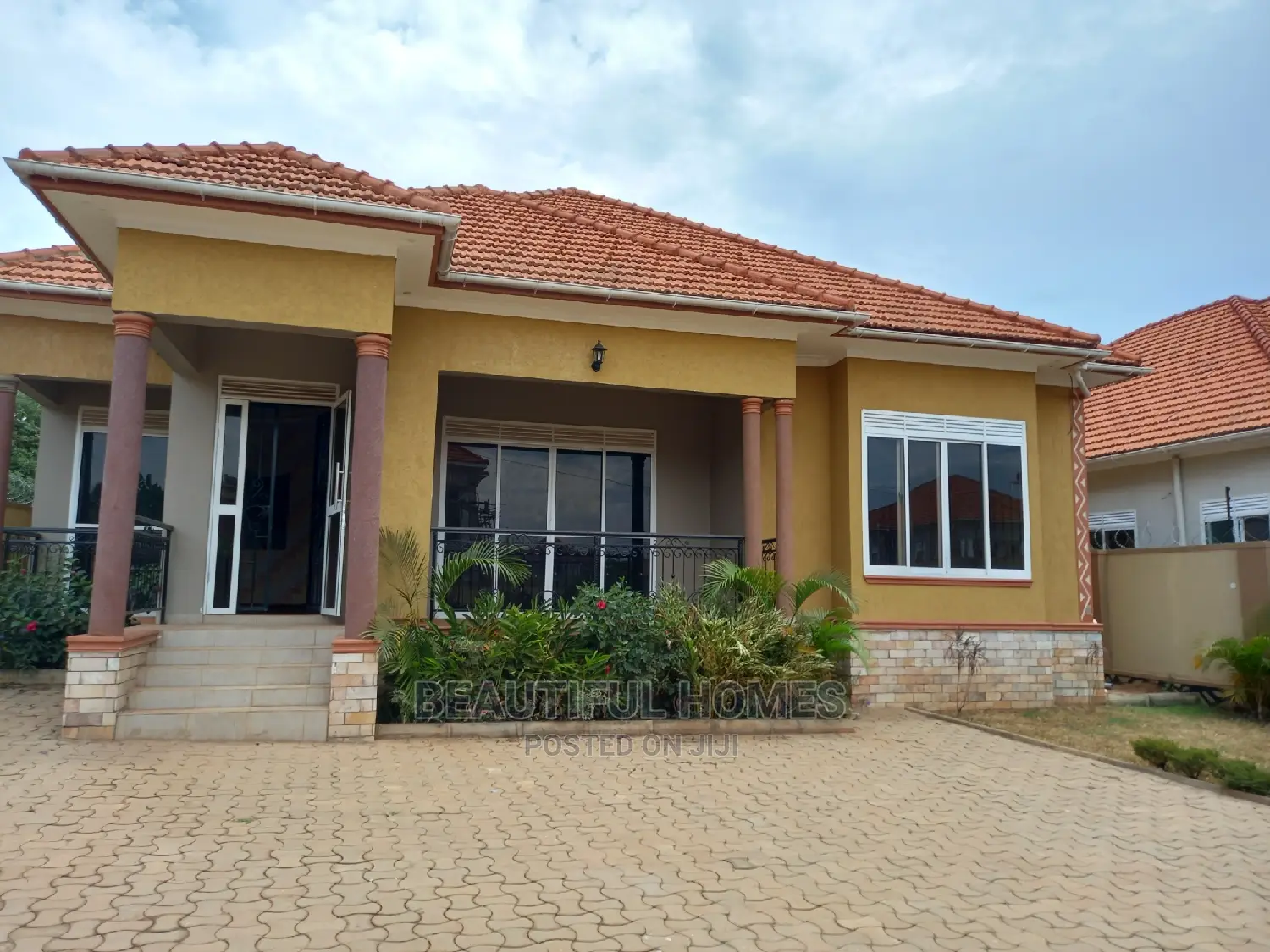 Furnished 4bdrm House in Kira for Sale