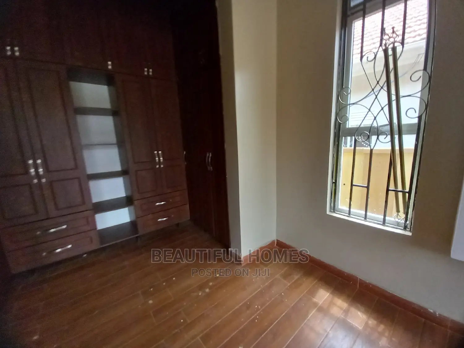 Furnished 4bdrm House in Kira for Sale