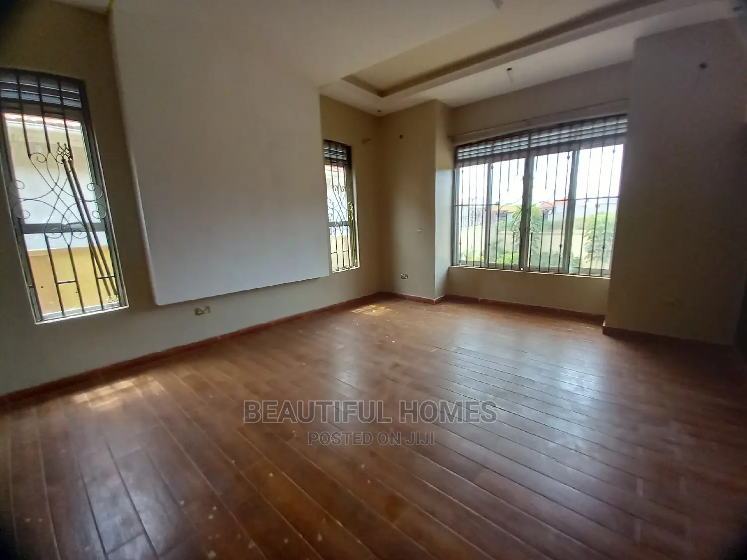 Furnished 4bdrm House in Kira for Sale