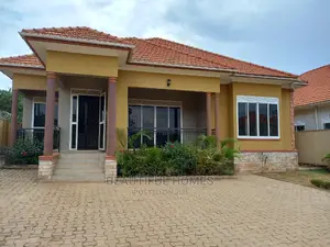 Furnished 4bdrm Bungalow in Kira Tarmack for Sale