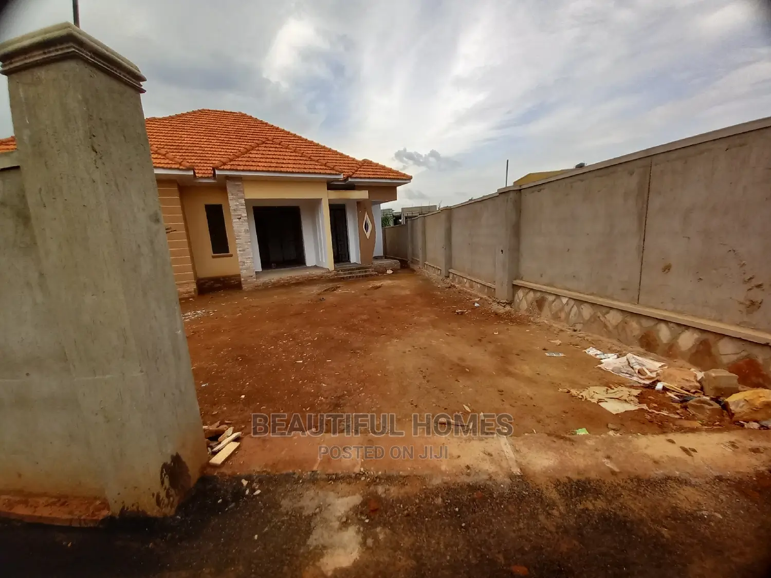Furnished 4bdrm Bungalow in Kira Mamerito Road for Sale