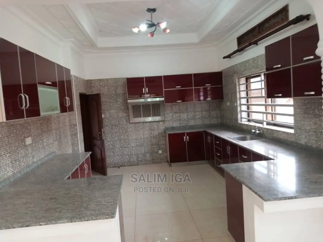5bdrm Bungalow in Kololo Property, Central Division for Rent