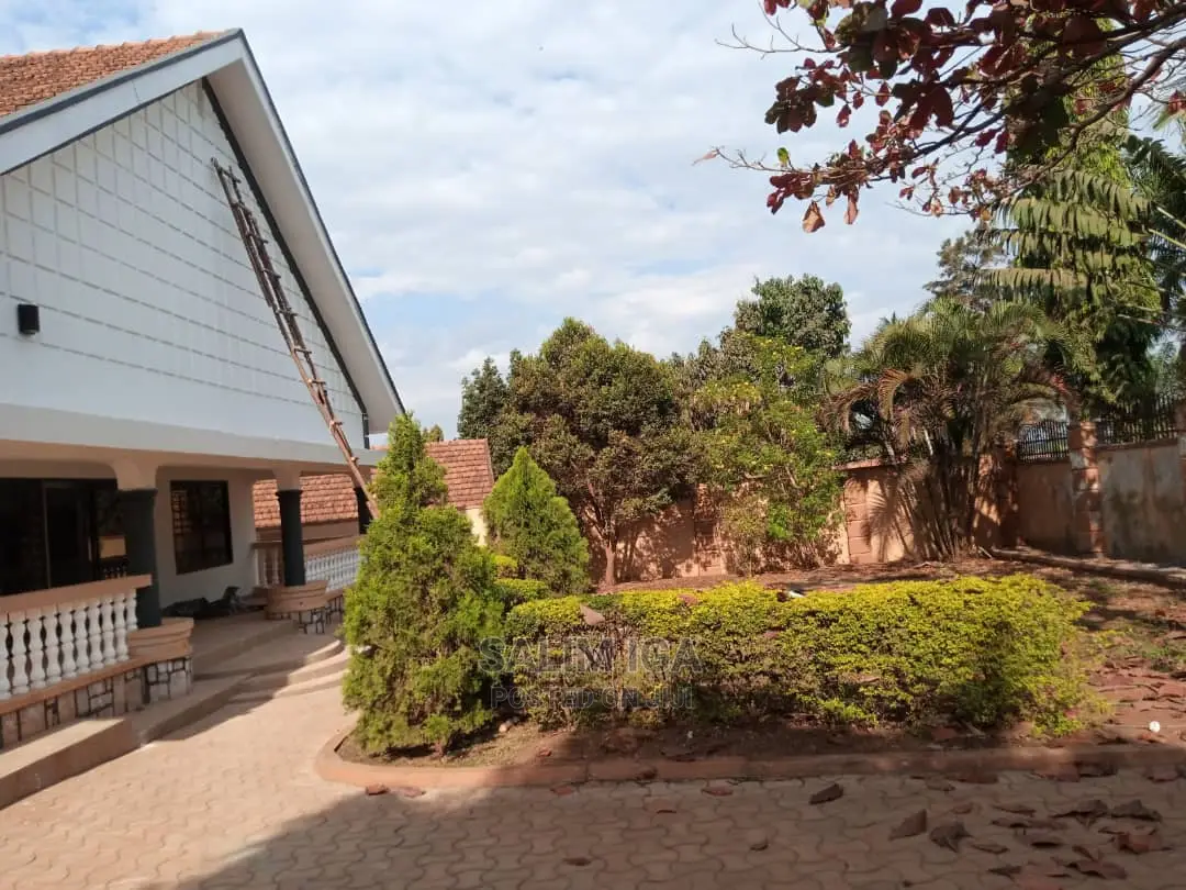 5bdrm Bungalow in Kololo Property, Central Division for Rent