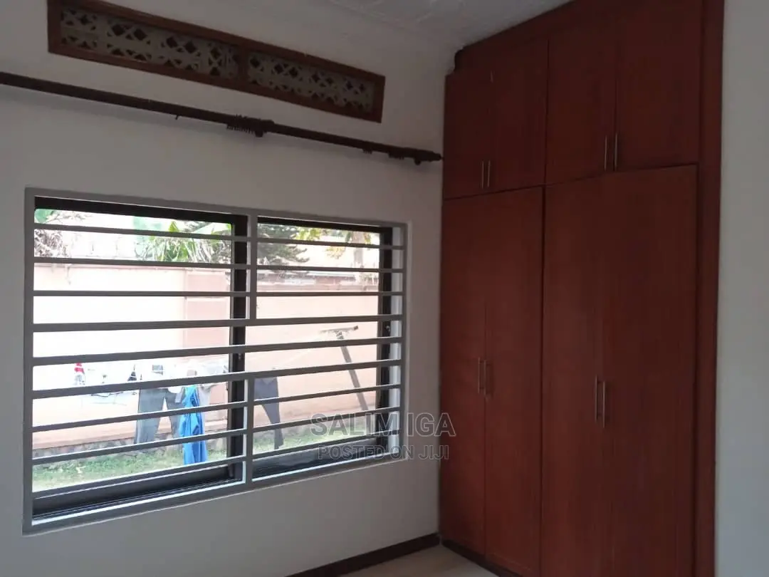 5bdrm Bungalow in Kololo Property, Central Division for Rent