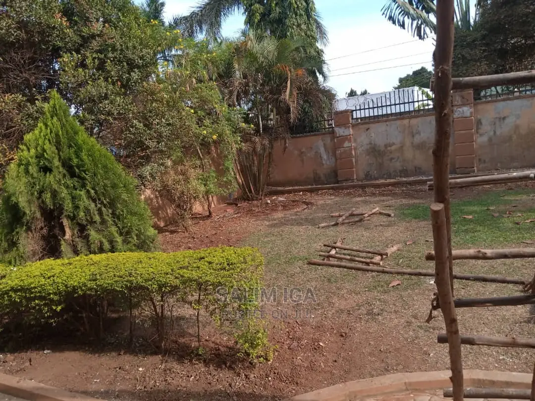 5bdrm Bungalow in Kololo Property, Central Division for Rent