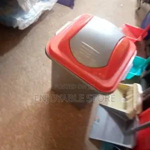 Plastic Easy Swing Dust Bin