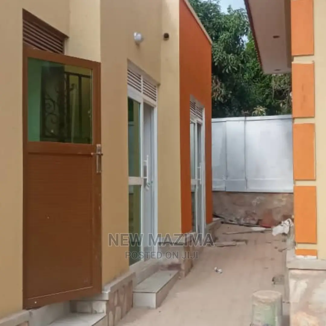 3bdrm Bungalow in Kitende Ntebe Rd, Central Division for Sale