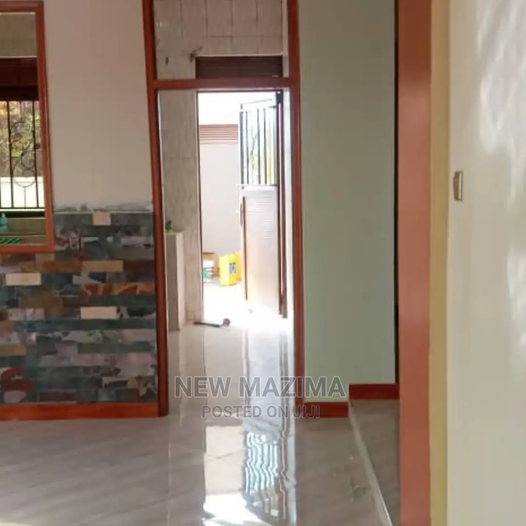 3bdrm Bungalow in Kitende Ntebe Rd, Central Division for Sale