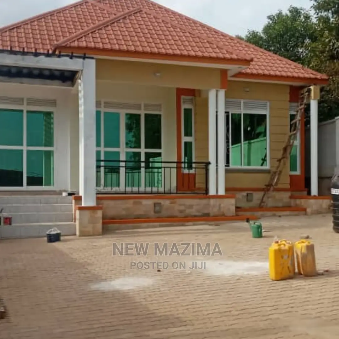 3bdrm Bungalow in Kitende Ntebe Rd, Central Division for Sale