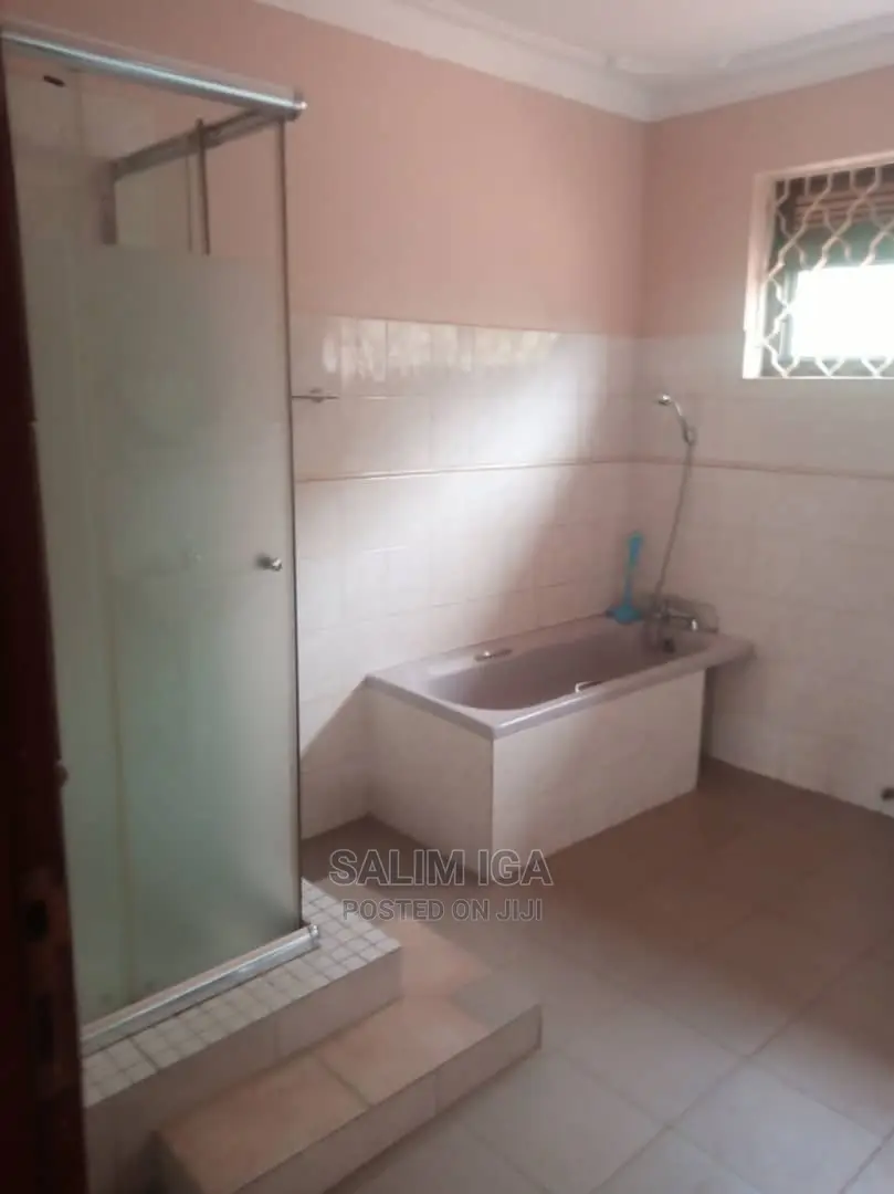 5bdrm Maisonette in Kololo Property, Central Division for Rent