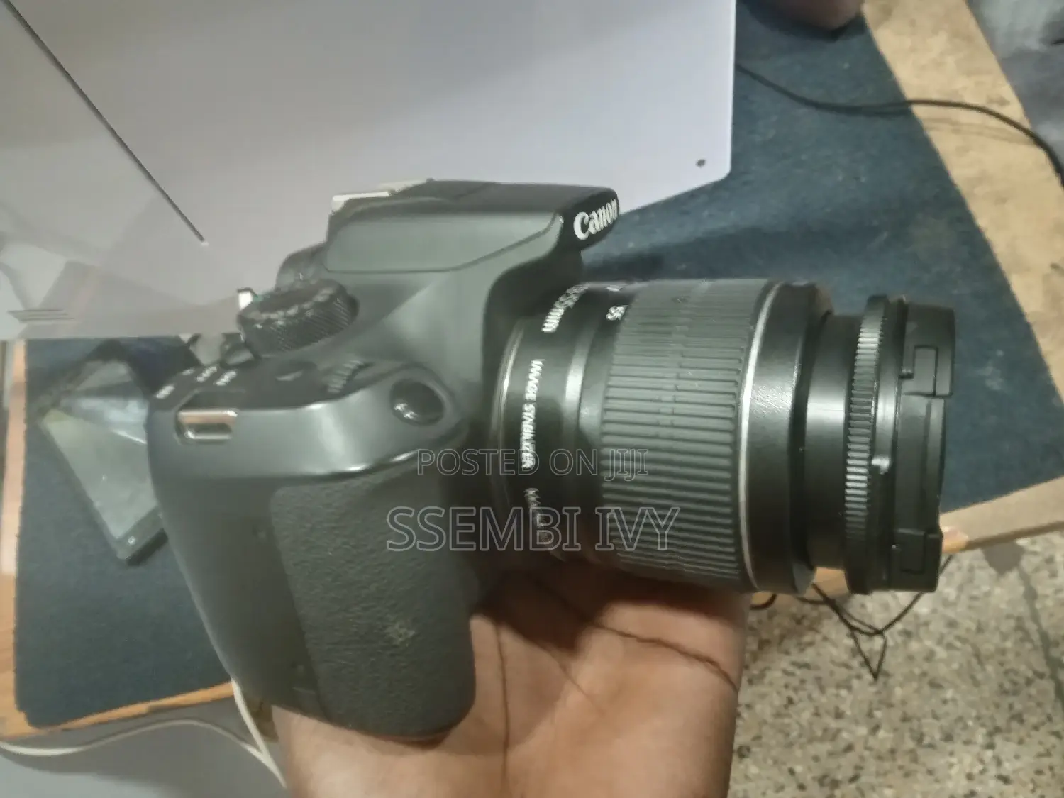 Canon 1300d.