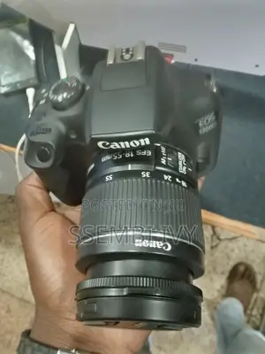 Canon 1300d.
