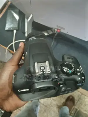 Canon 1300d.