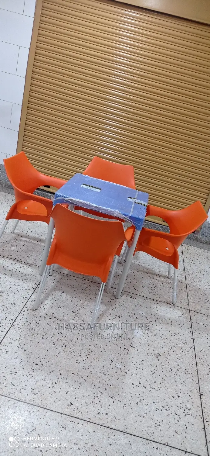 Restaurant Set 4seatets at Afair Price