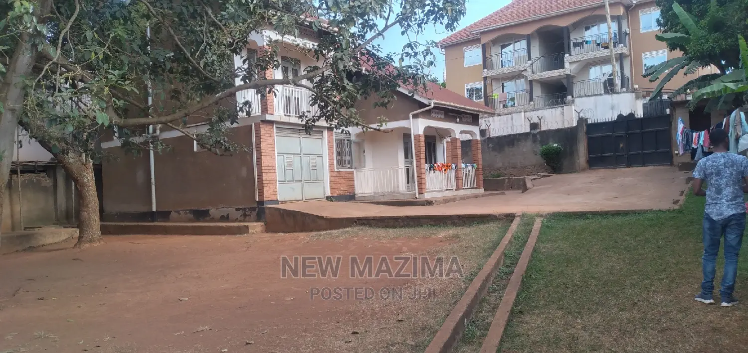 4bdrm Maisonette in Buziga Konge, Central Division for Sale