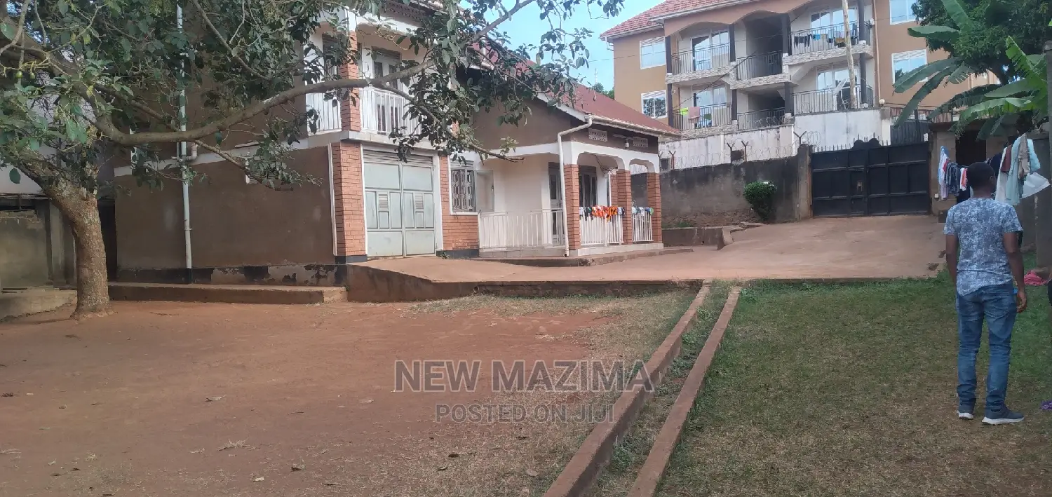 4bdrm Maisonette in Buziga Konge, Central Division for Sale