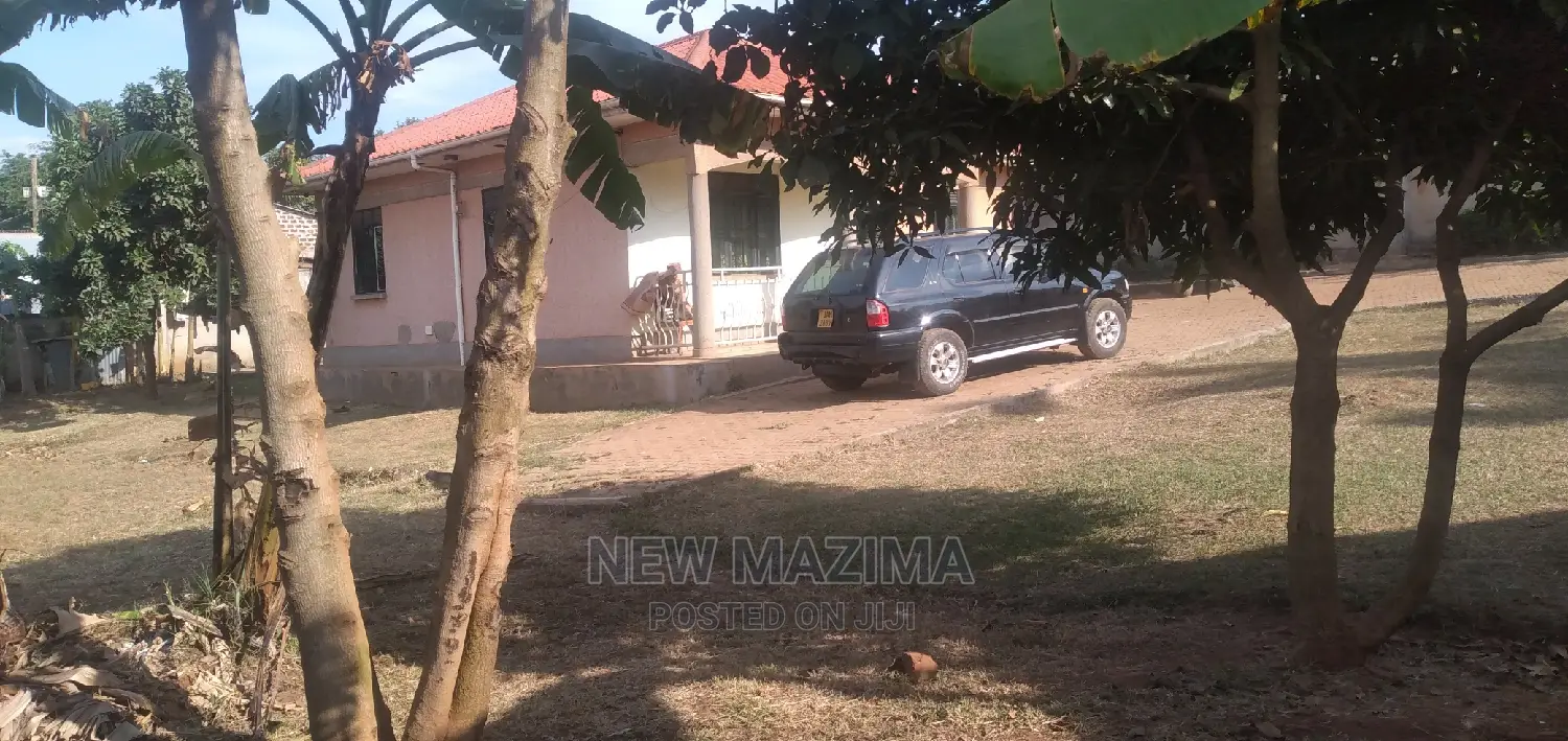 4bdrm Maisonette in Buziga Konge, Central Division for Sale