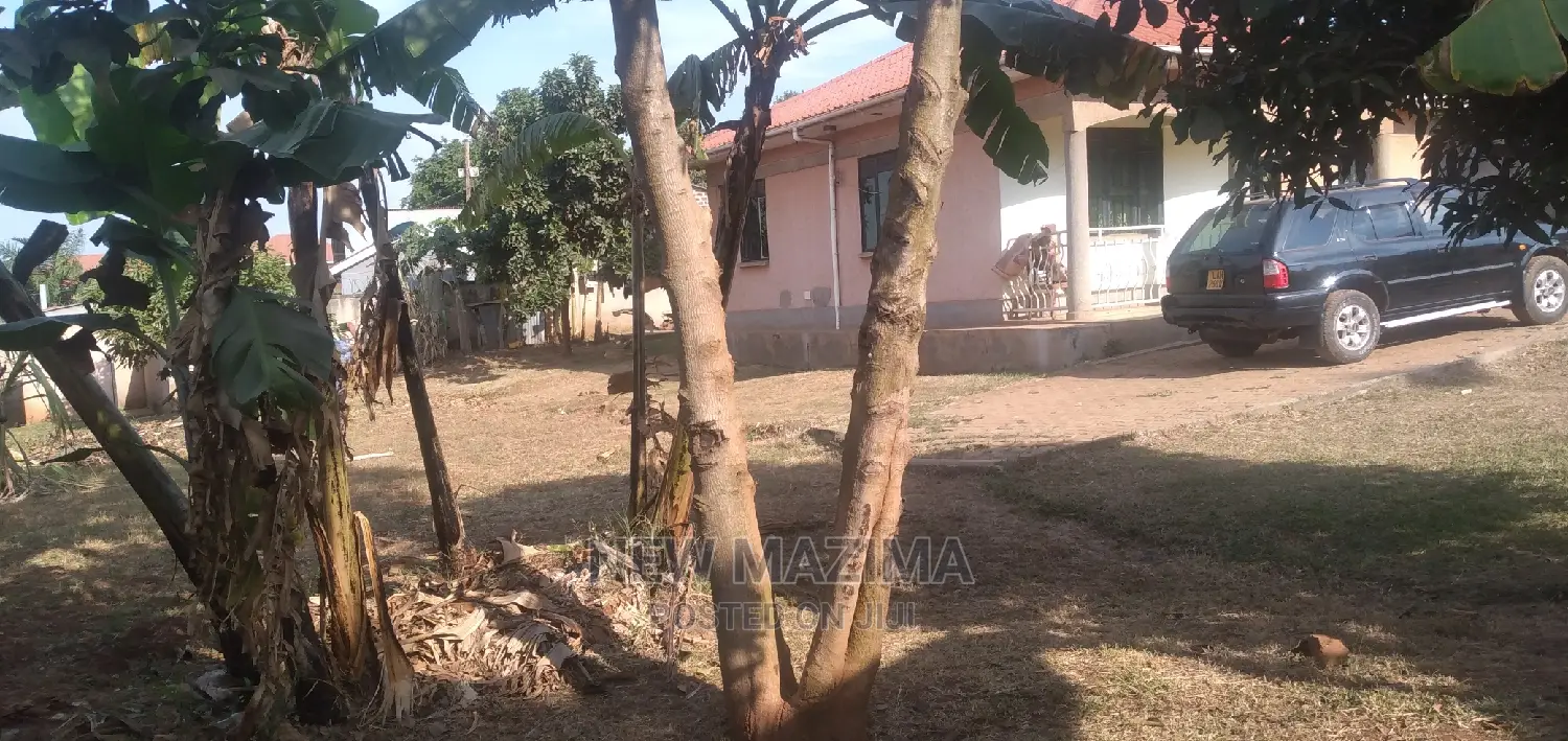 4bdrm Maisonette in Buziga Konge, Central Division for Sale