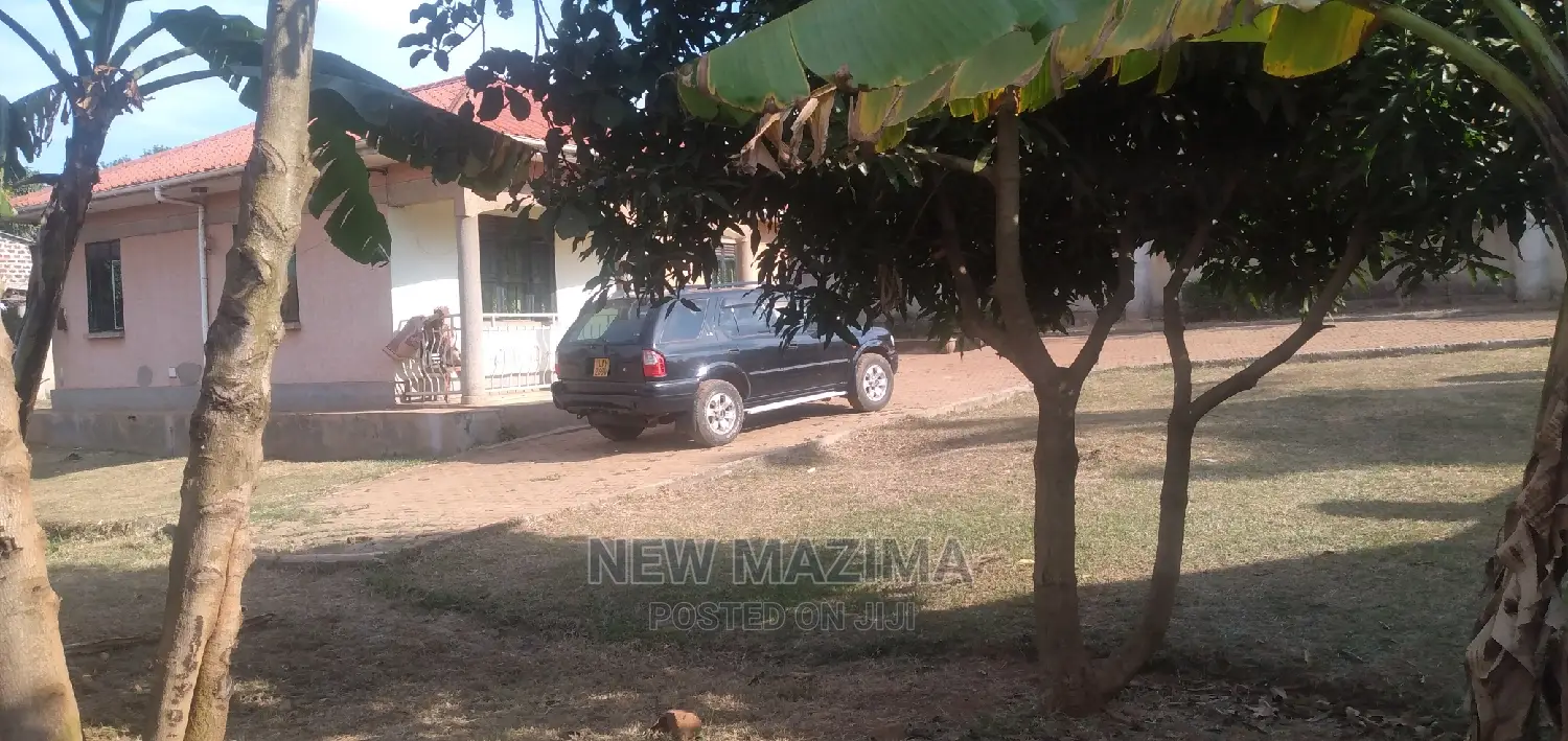 4bdrm Maisonette in Buziga Konge, Central Division for Sale