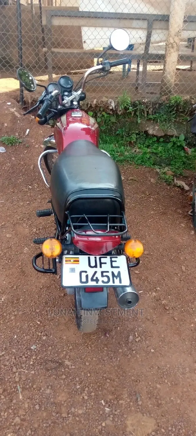 Bajaj Boxer 100 2021 Brown