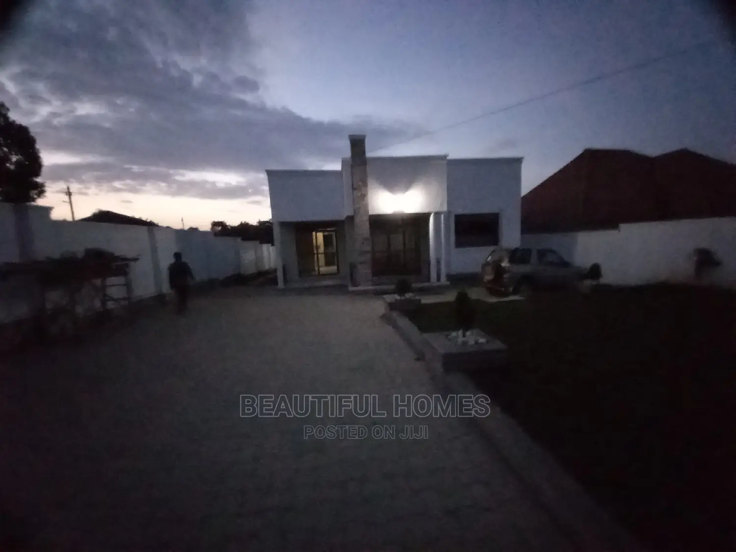 Furnished 4bdrm Bungalow in Kira for Sale