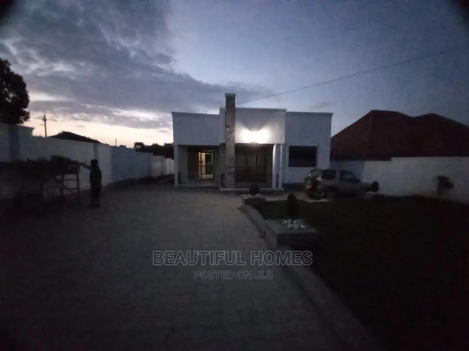 Furnished 4bdrm Bungalow in Kira for Sale