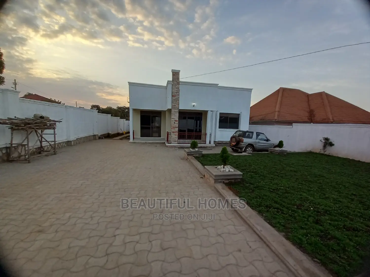 Furnished 4bdrm House in Kira for Sale