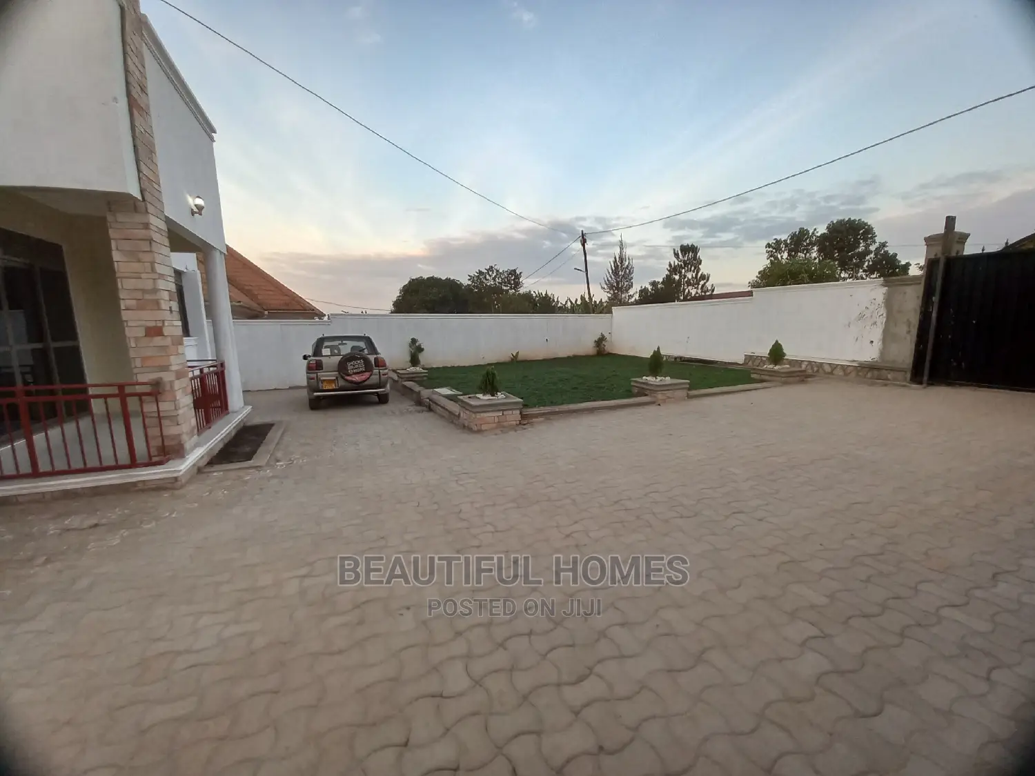 Furnished 4bdrm House in Kira for Sale