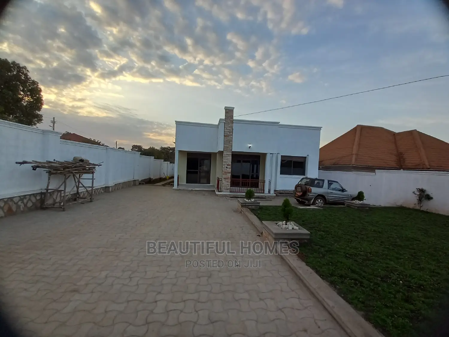 Furnished 4bdrm Maisonette in Kira New for Sale