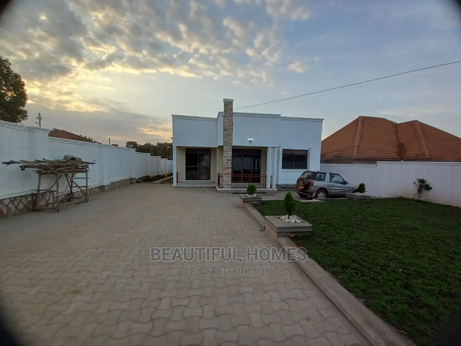 Furnished 4bdrm Maisonette in Kira New for Sale