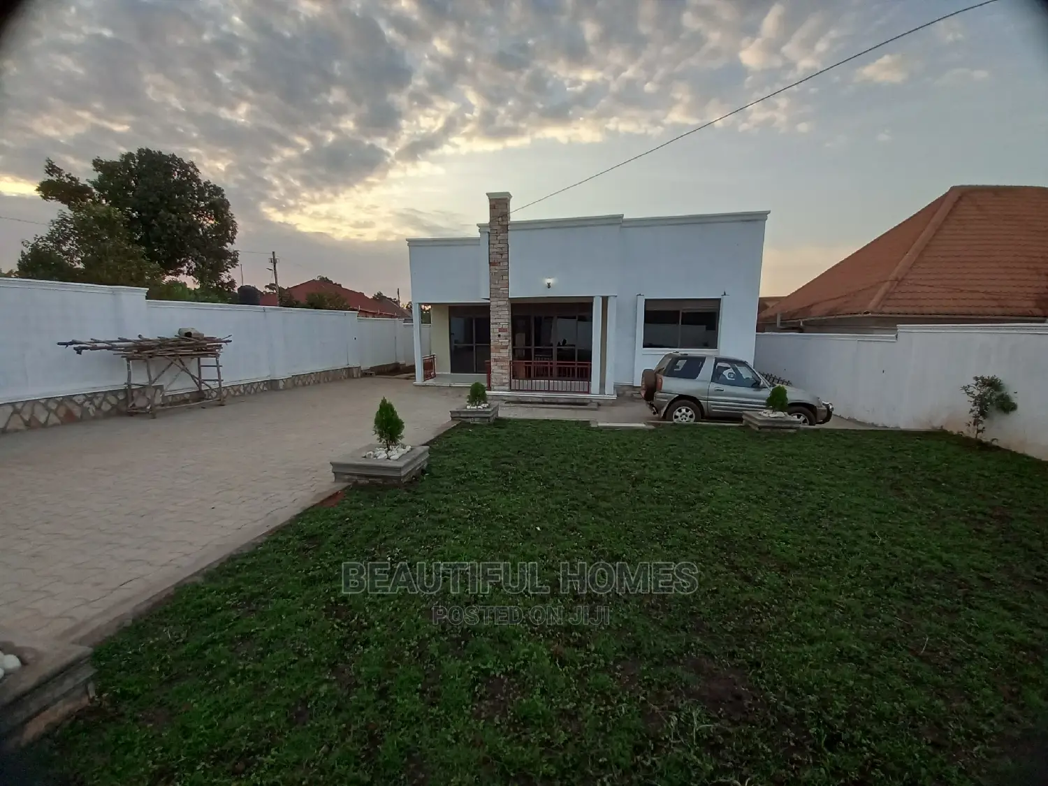 Furnished 4bdrm Bungalow in Kira Classic for Sale