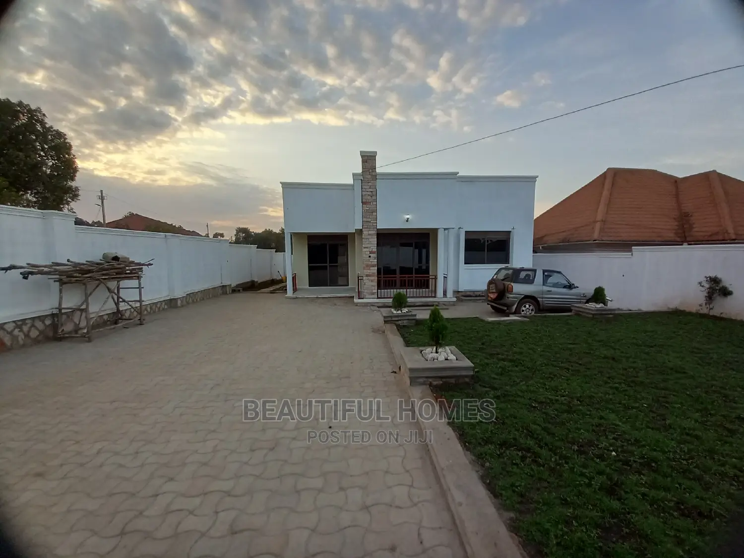 Furnished 4bdrm Bungalow in Kira Classic for Sale