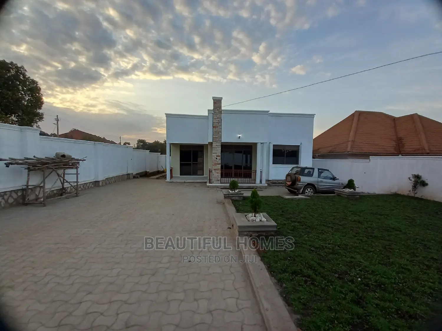 Furnished 4bdrm Bungalow in Kira Classic for Sale