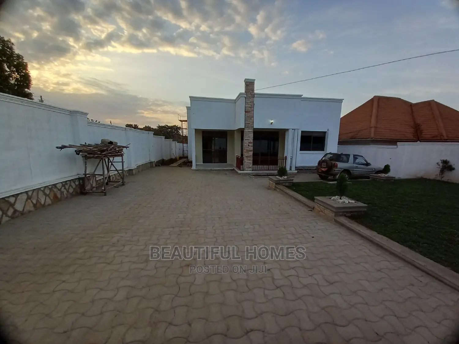Furnished 4bdrm Maisonette in Kira Classy for Sale