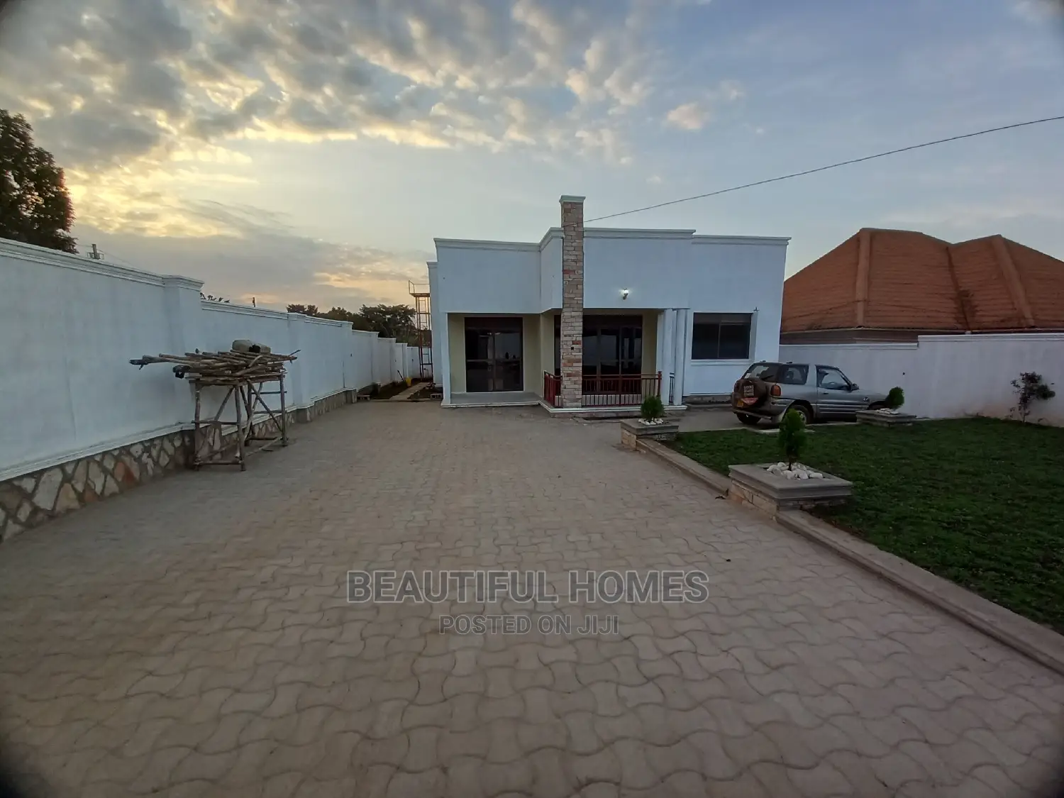 Furnished 4bdrm Maisonette in Kira Classy for Sale