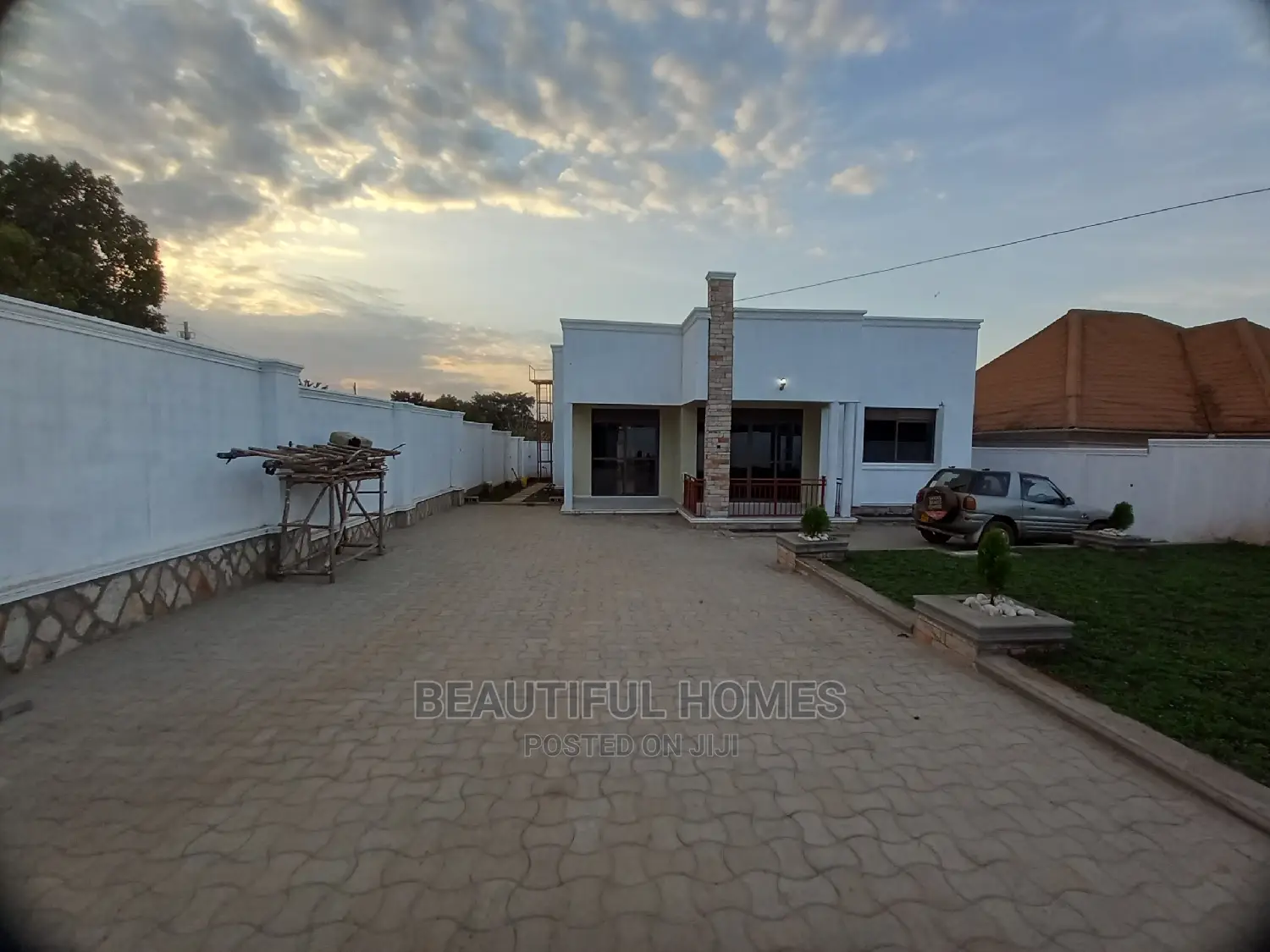 Furnished 4bdrm Maisonette in Kira Classy for Sale
