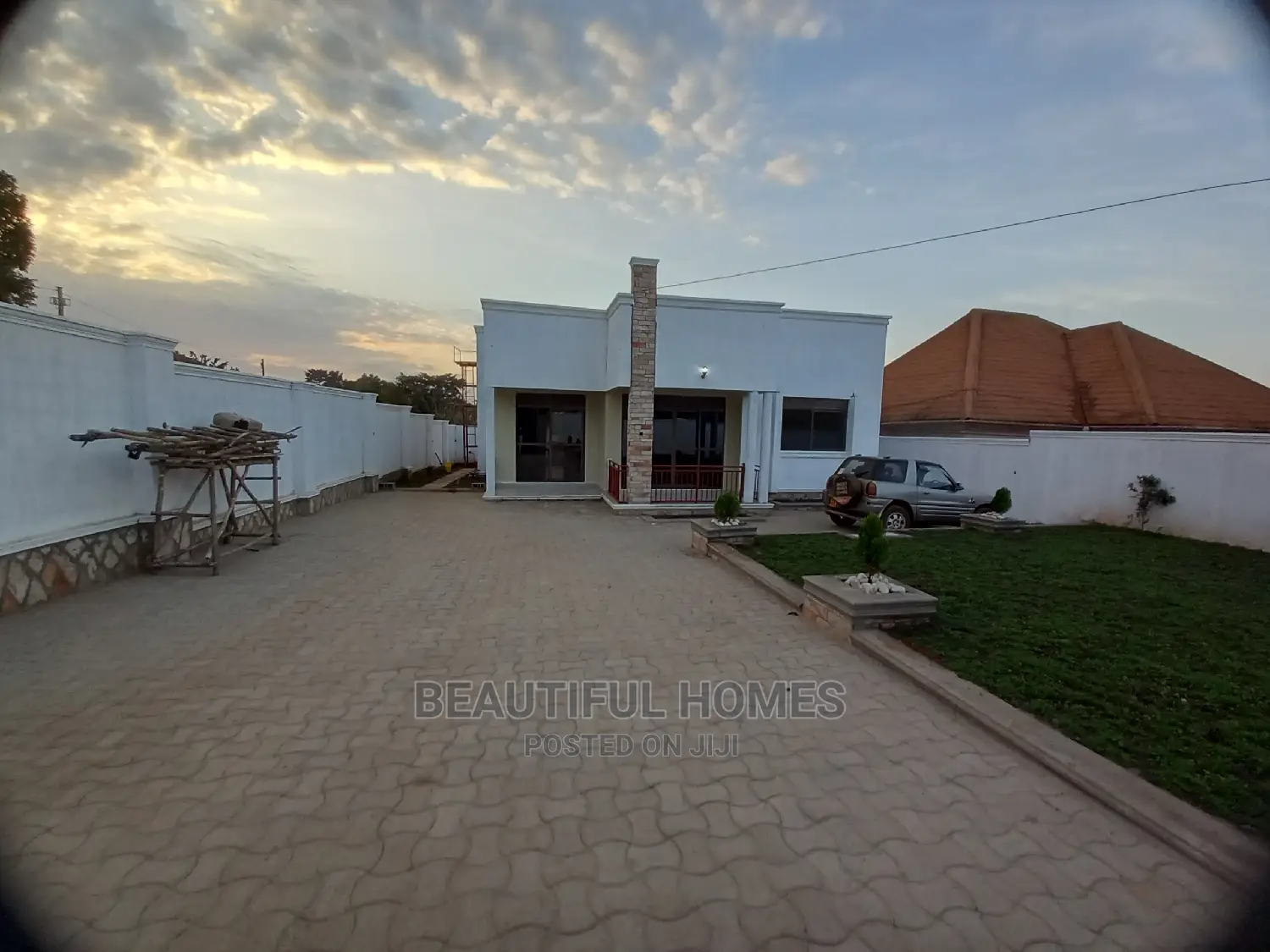 Furnished 4bdrm House in Kira for Sale