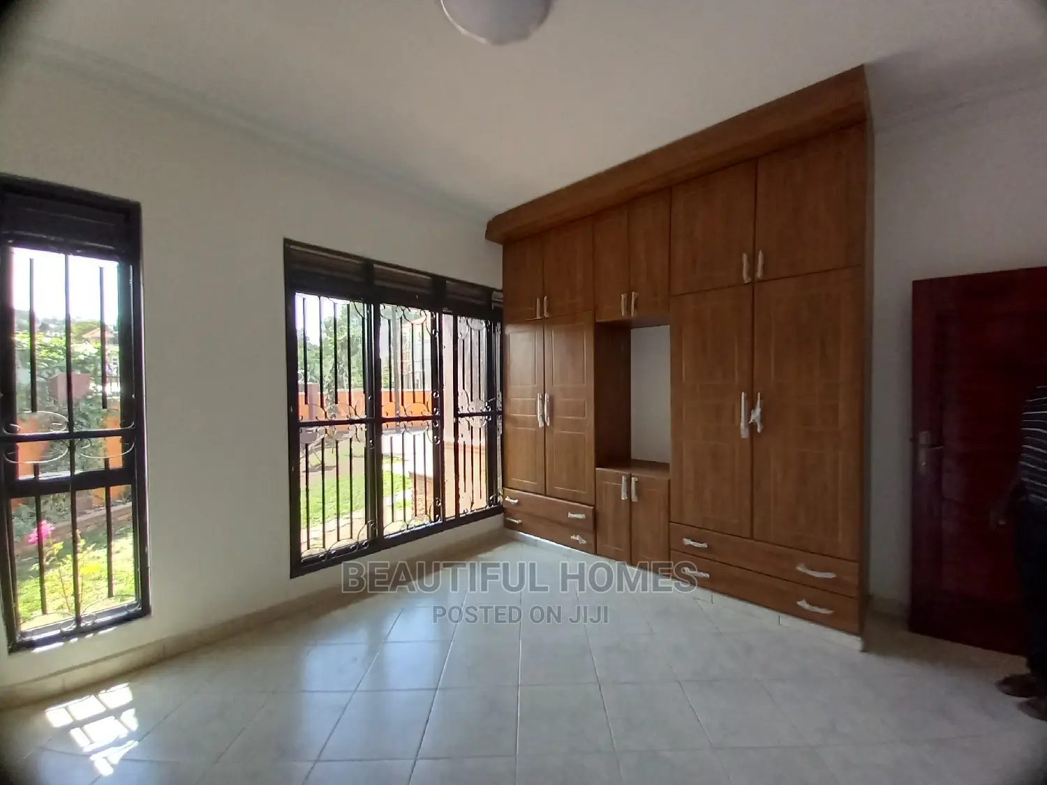 Furnished 4bdrm Bungalow in Kisaasi Main, Central Division for Sale