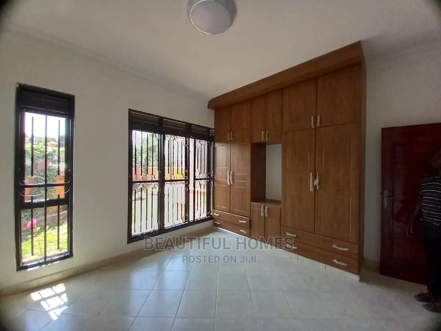 Furnished 4bdrm Bungalow in Kisaasi Main, Central Division for Sale