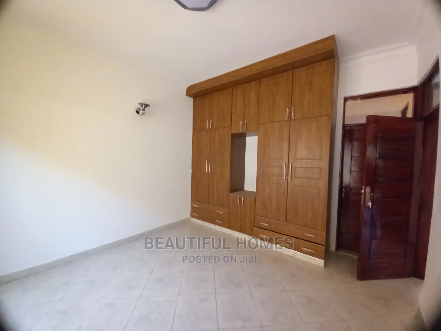 Furnished 4bdrm Bungalow in Kisaasi Main, Central Division for Sale