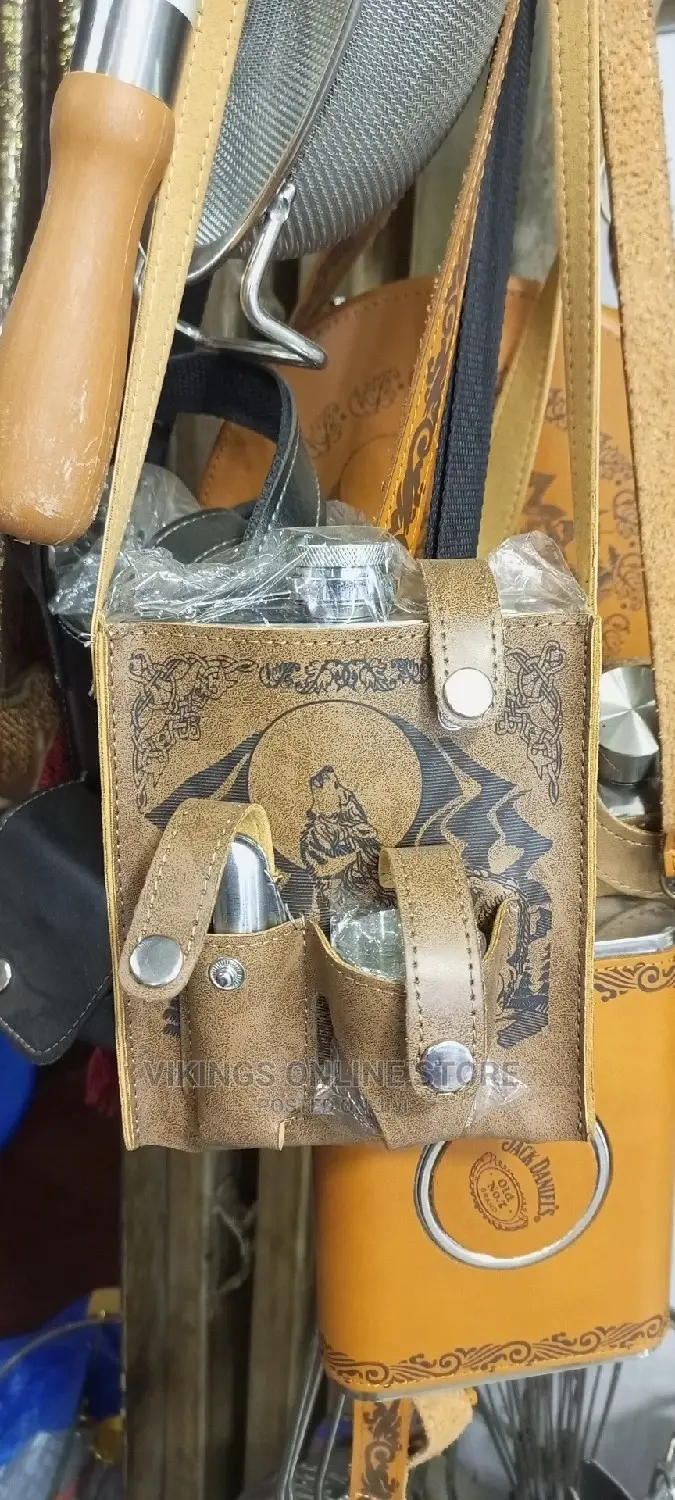 Hip Flask With Leather Bag, Opener and Cup