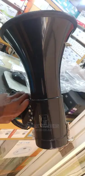 High Power Handheld Megaphone (8) Batteries