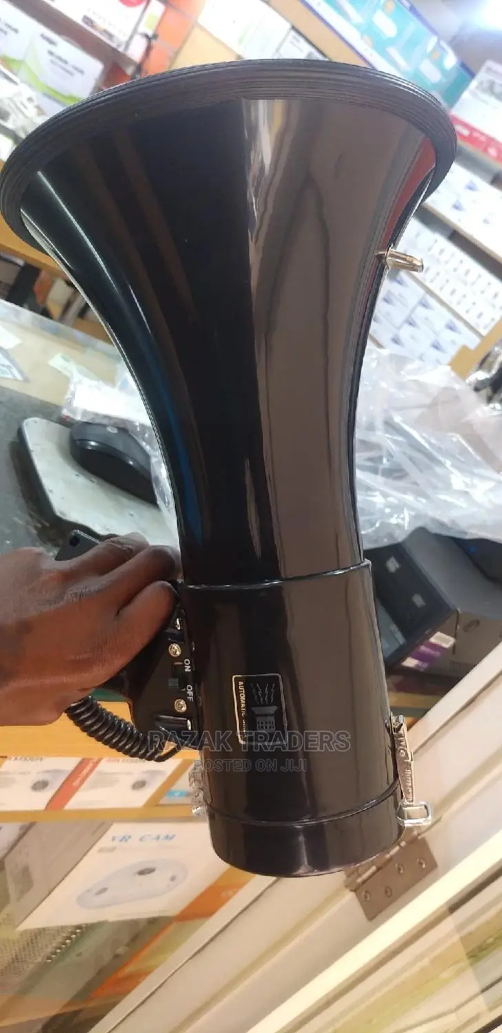 High Power Handheld Megaphone (8) Batteries
