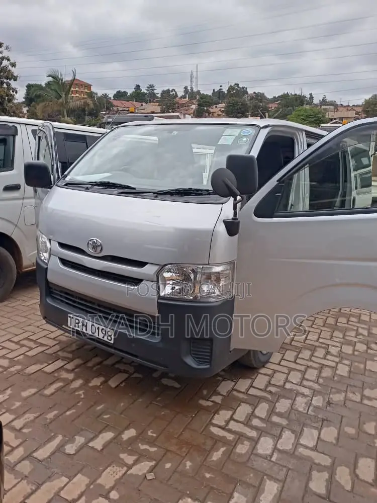 Toyota HiAce 2014 Silver