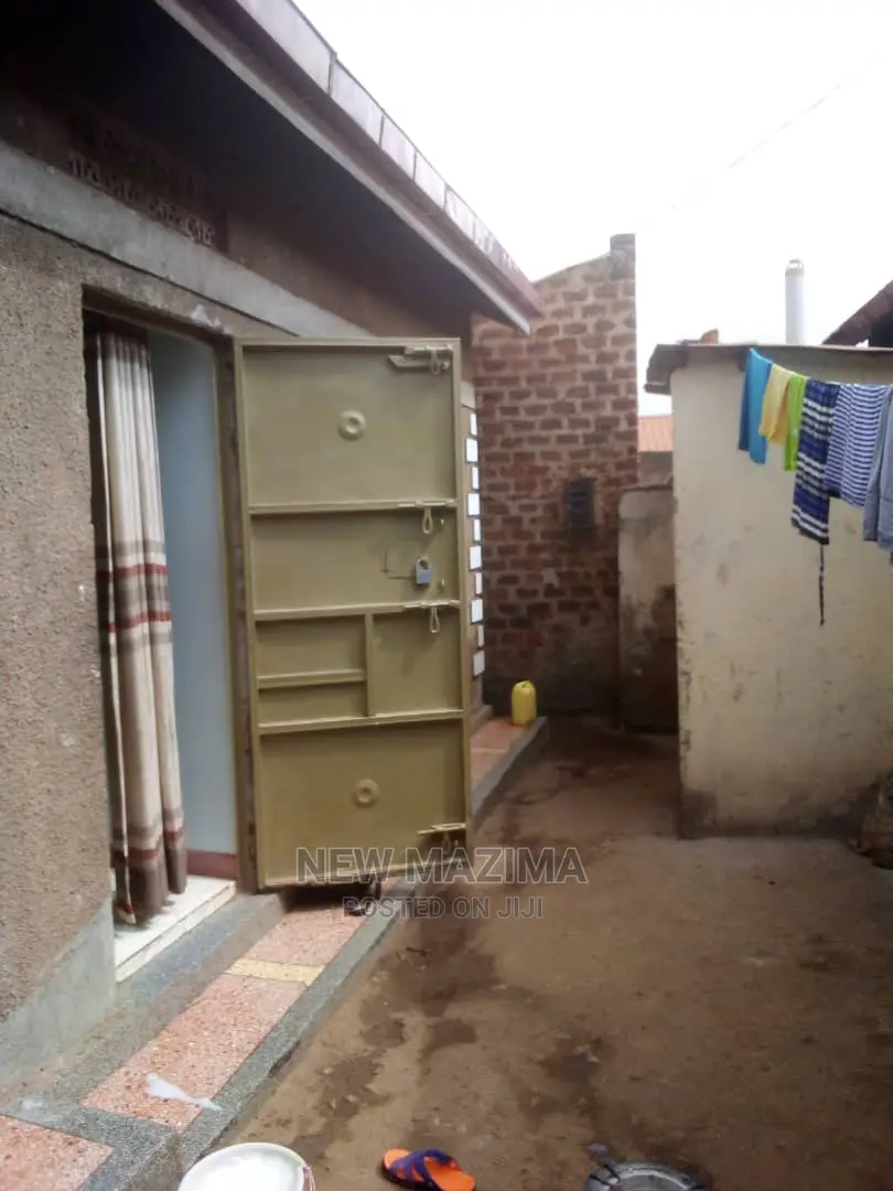 2bdrm House in Salaama Munyonyo, Central Division for Sale