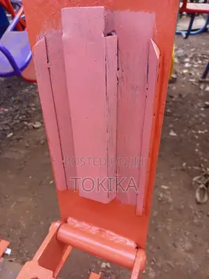 Interlocking Bricks Machine Strong