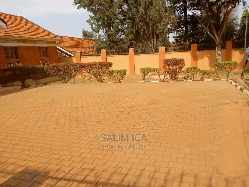5bdrm Bungalow in Kololo Property, Wakiso / Wakiso for Rent