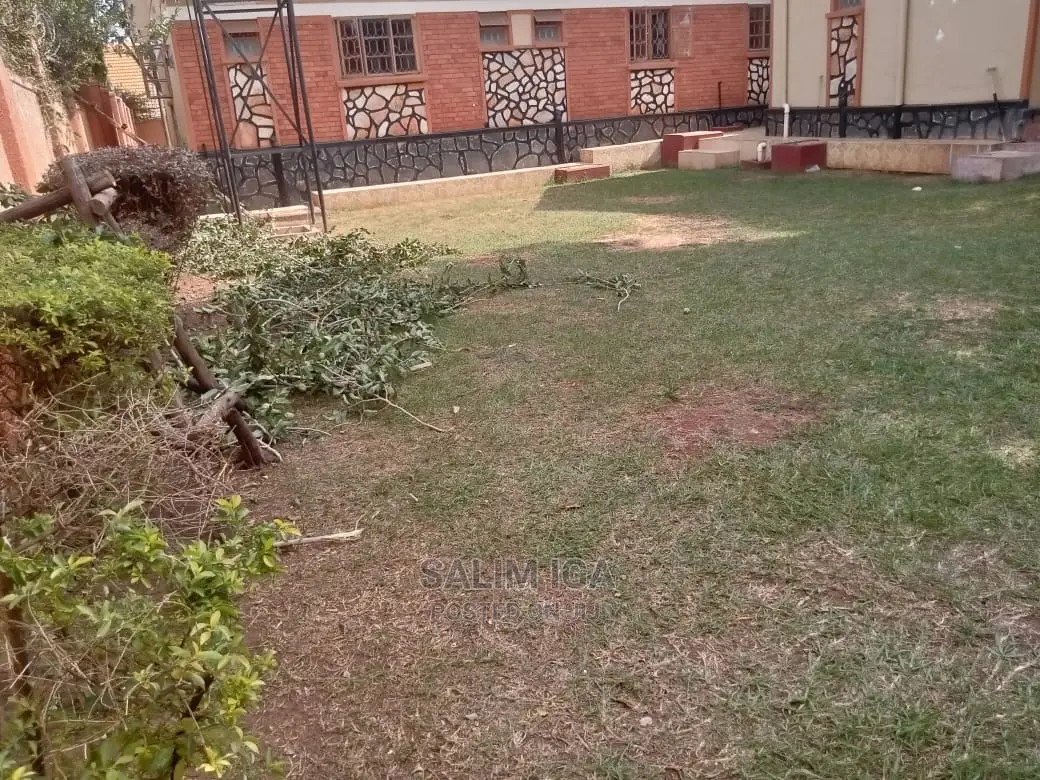 5bdrm Bungalow in Kololo Property, Wakiso / Wakiso for Rent