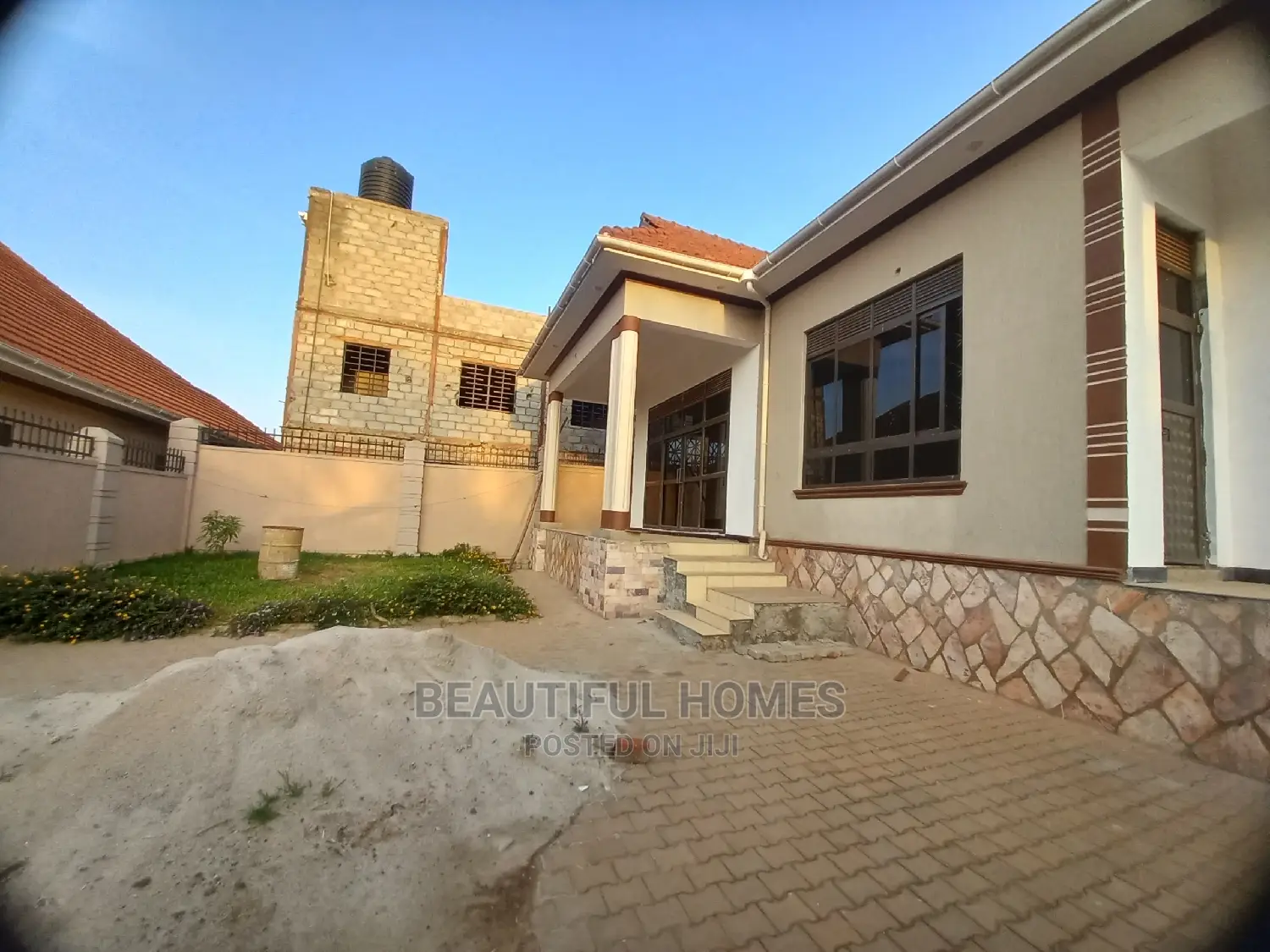 Furnished 4bdrm House in Kira for Sale
