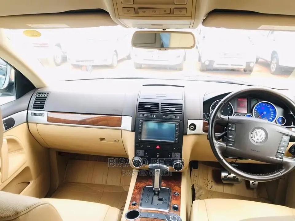 Volkswagen Touareg 2008 Gray